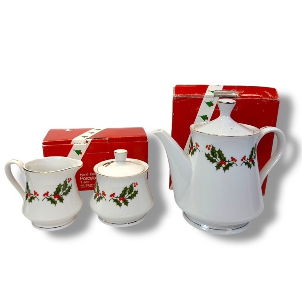 Vtg 1986 Christmas Holly Fine Porcelain Tea Set Carafe Sugar Cream NIB